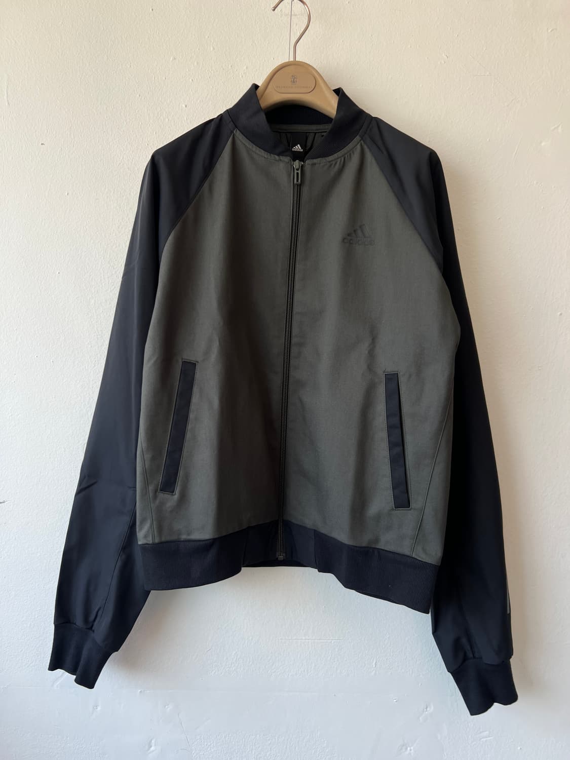 아디다스 남성 카키블랙 블루종점퍼 바람막이점퍼 상품이미지2