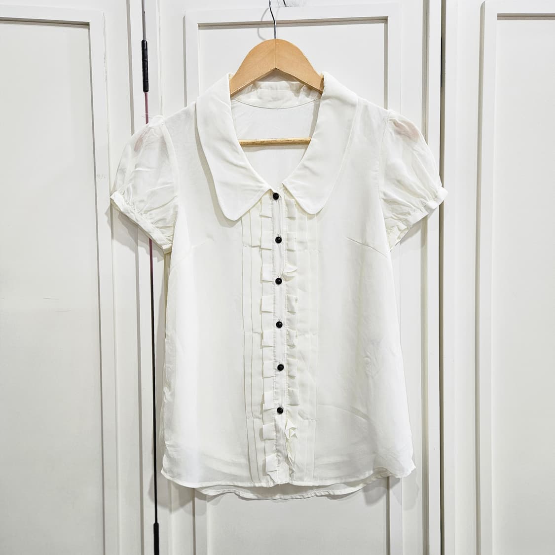 잉그니(INGNI) 빅카라 프릴 블라우스 상품이미지1