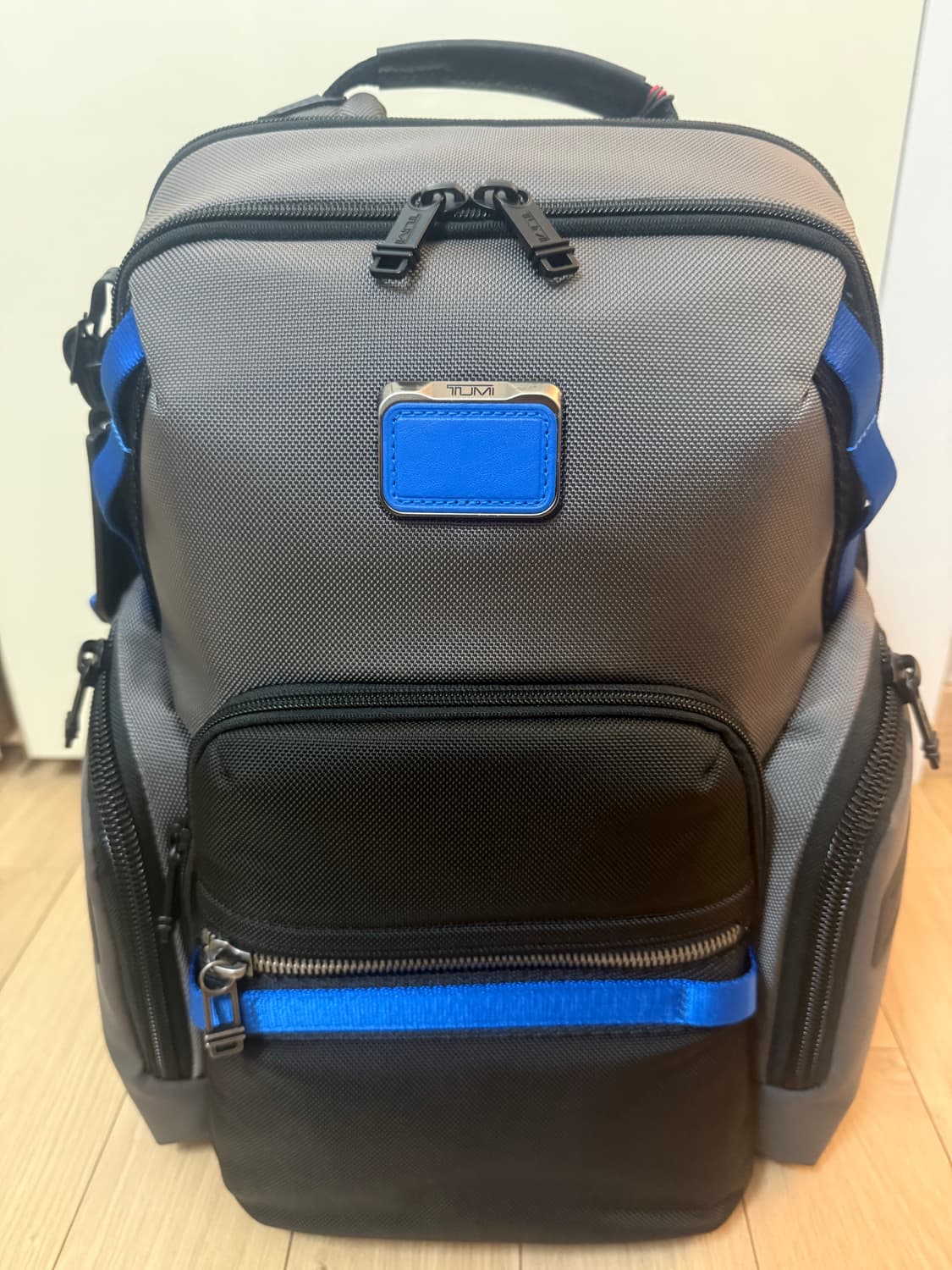 투미 알파 브라보 백팩 그레이/블루 팝니다 상품이미지4