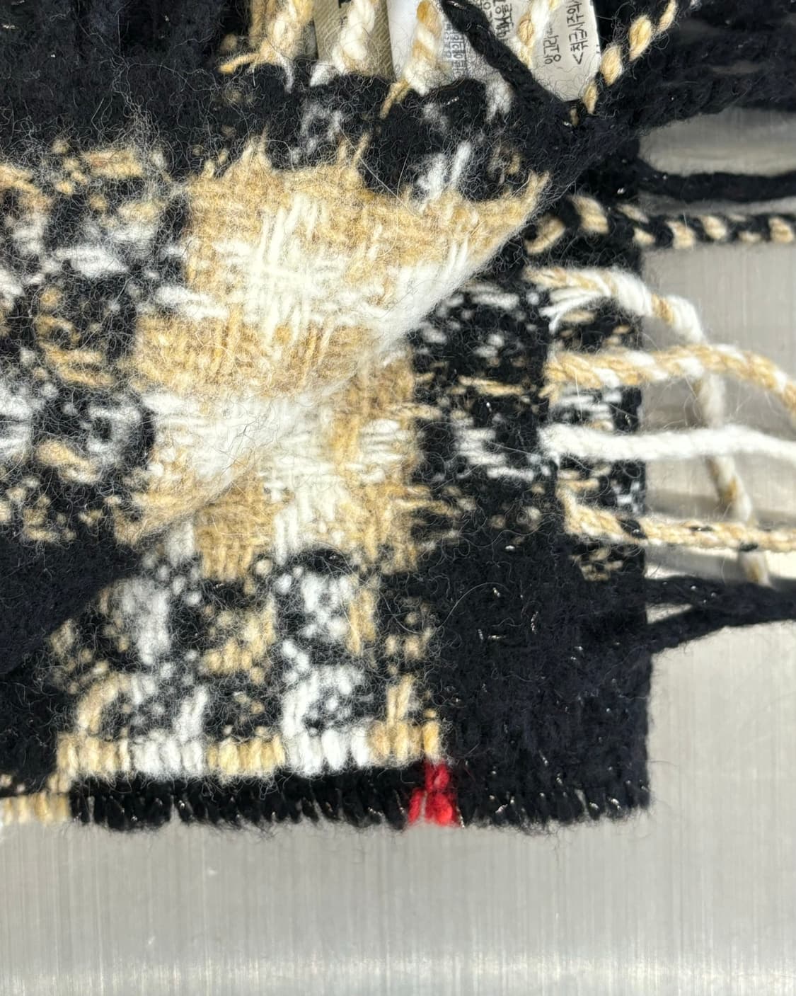 버버리 블랙 체크 패턴 앙고라 머플러 상품이미지4