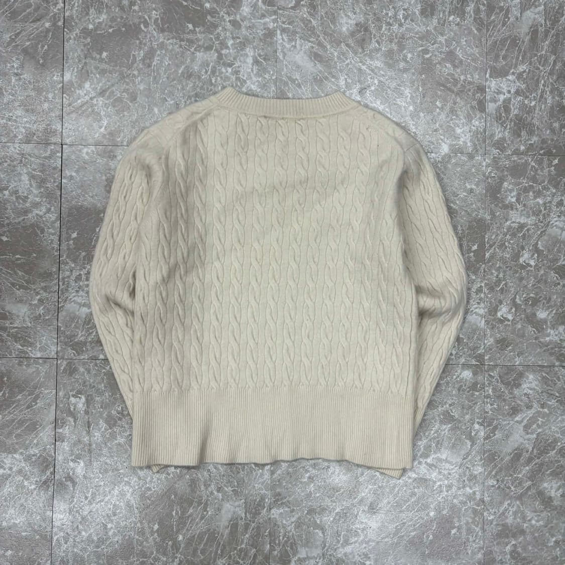 비비안웨스트 레드라벨 걸즈 케이블 브이넥 니트(00) 상품이미지3