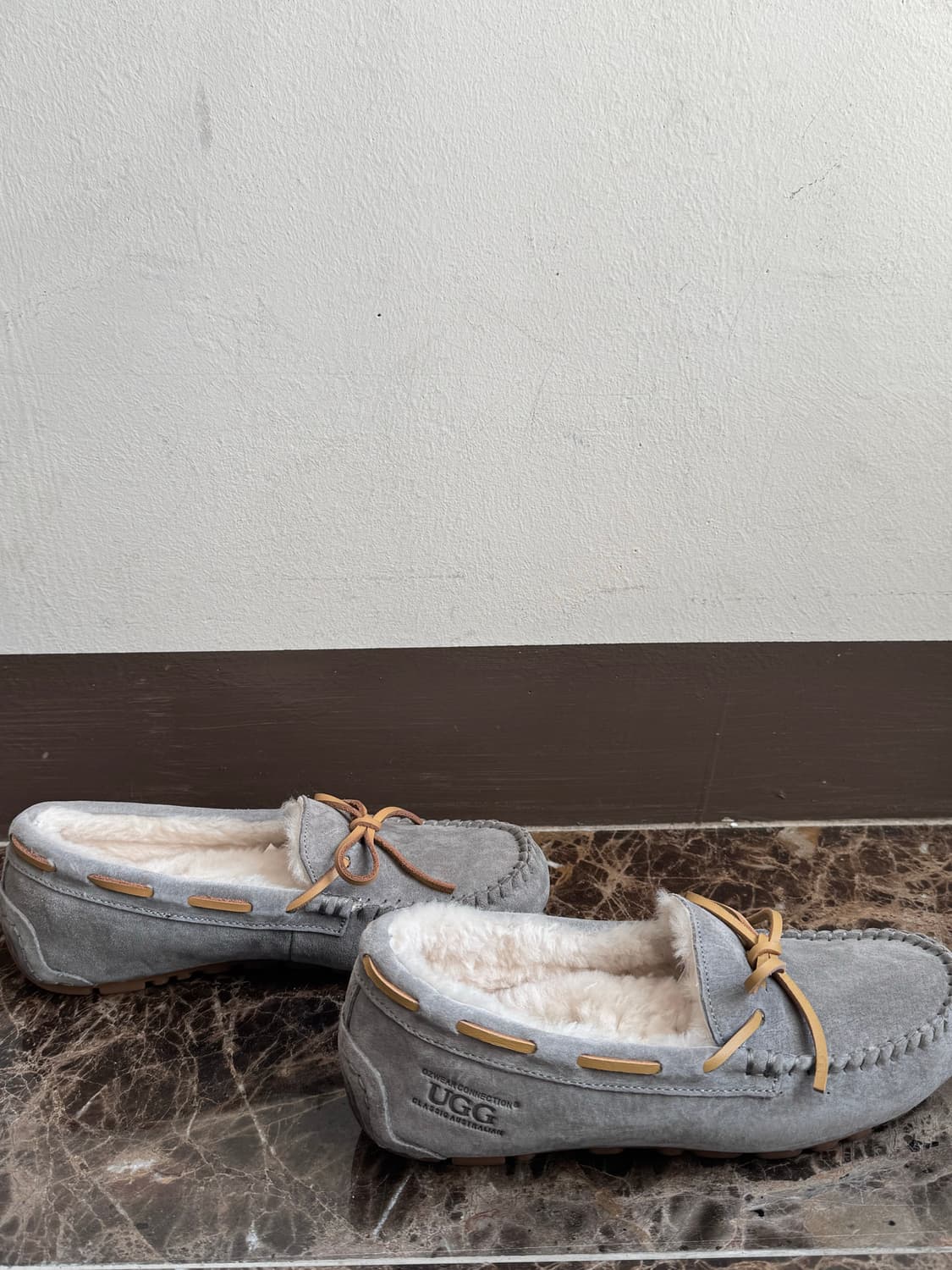 UGG 어그 그레이 스웨이드 모카신 상품이미지2