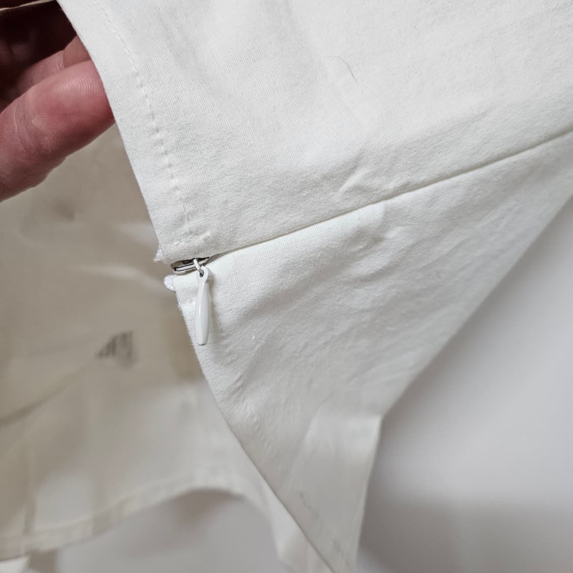 F 레터 프롬 문 오프숄더 블라우스 상품이미지3