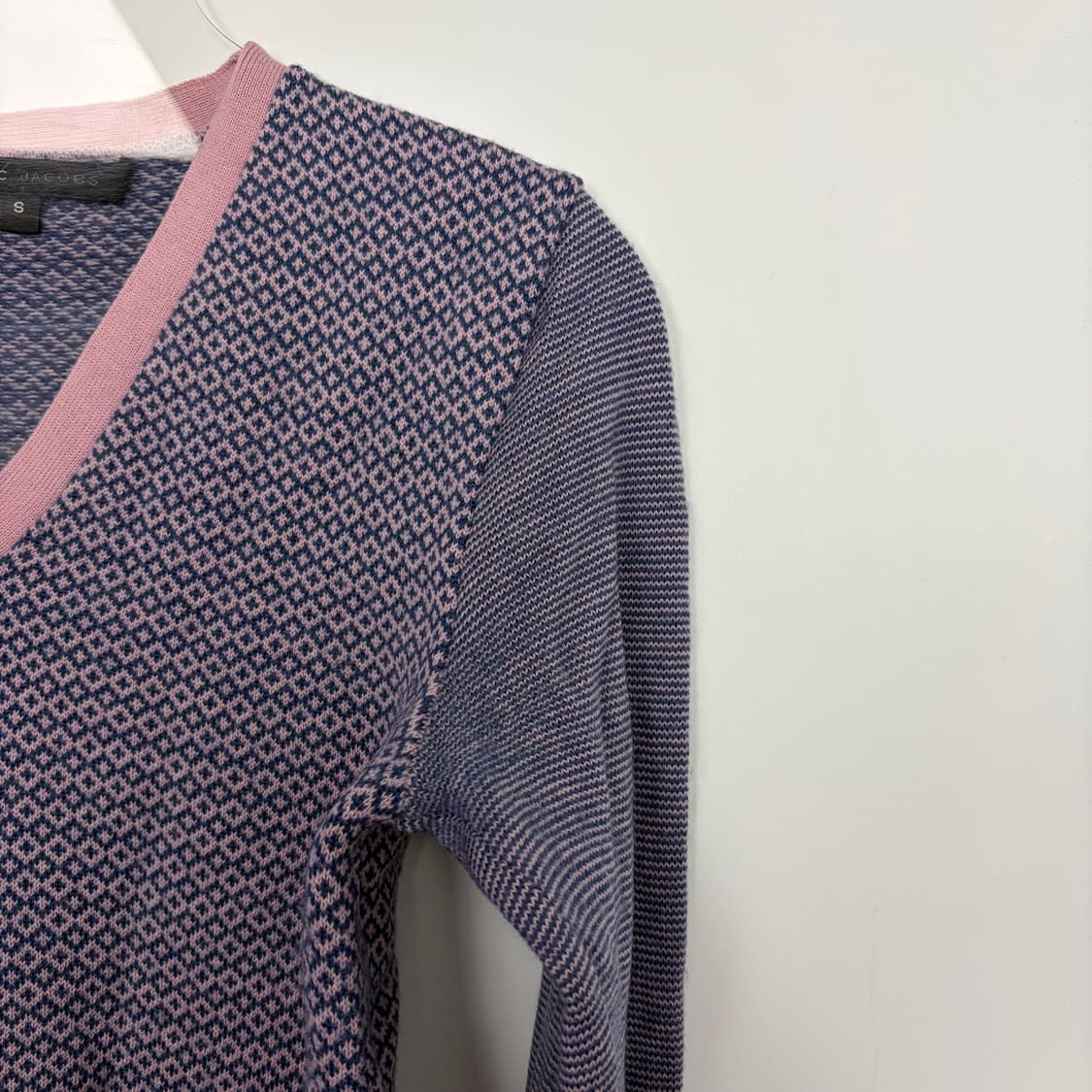 마크제이콥스 브이넥 니트 티셔츠 상품이미지4