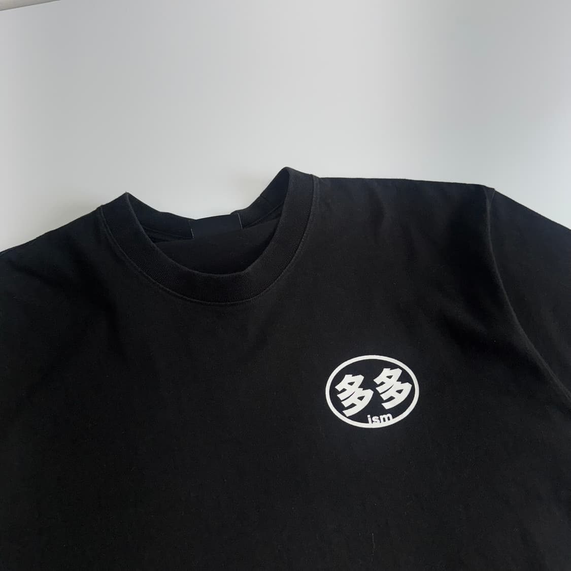 다다이즘 스몰로고 블랙 반팔티 상품이미지4