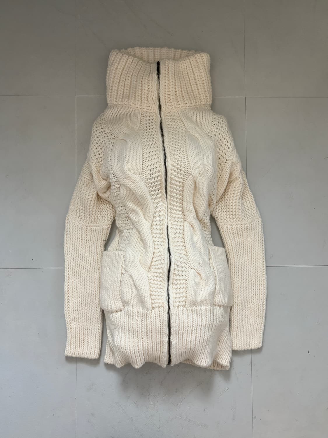 • Ivory High-Neck Knitwear Zip-Up 상품이미지2