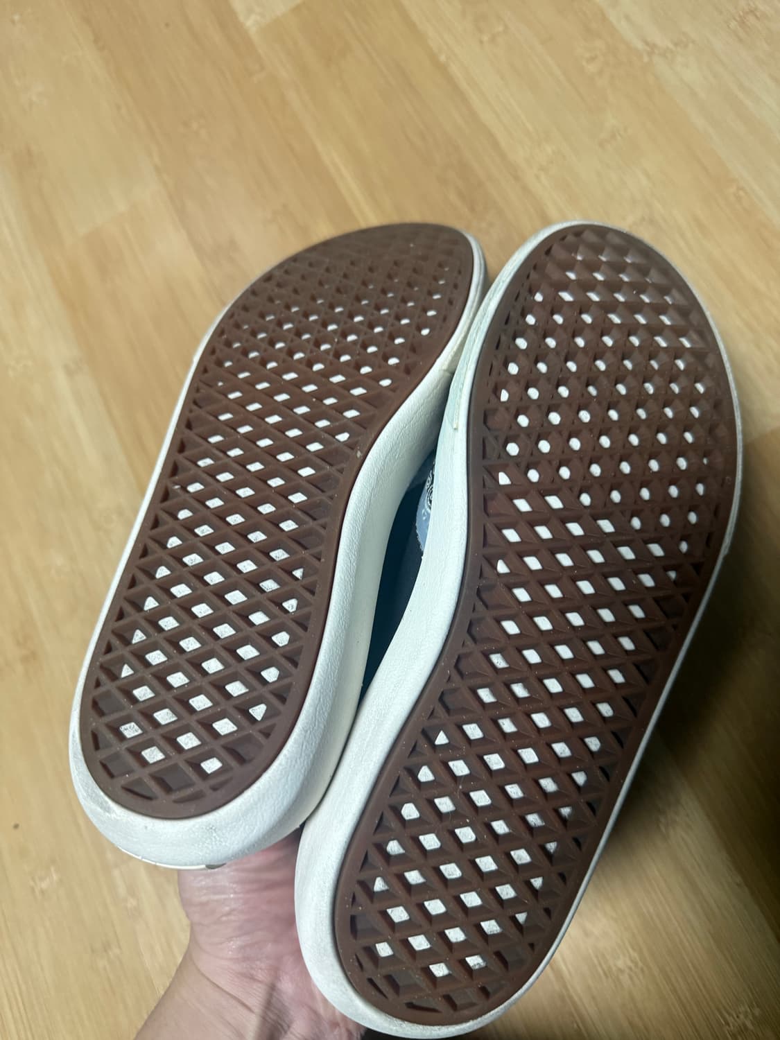 반스 컴피쿠시 원 반다나 블랙 스니커즈 275 상품이미지4