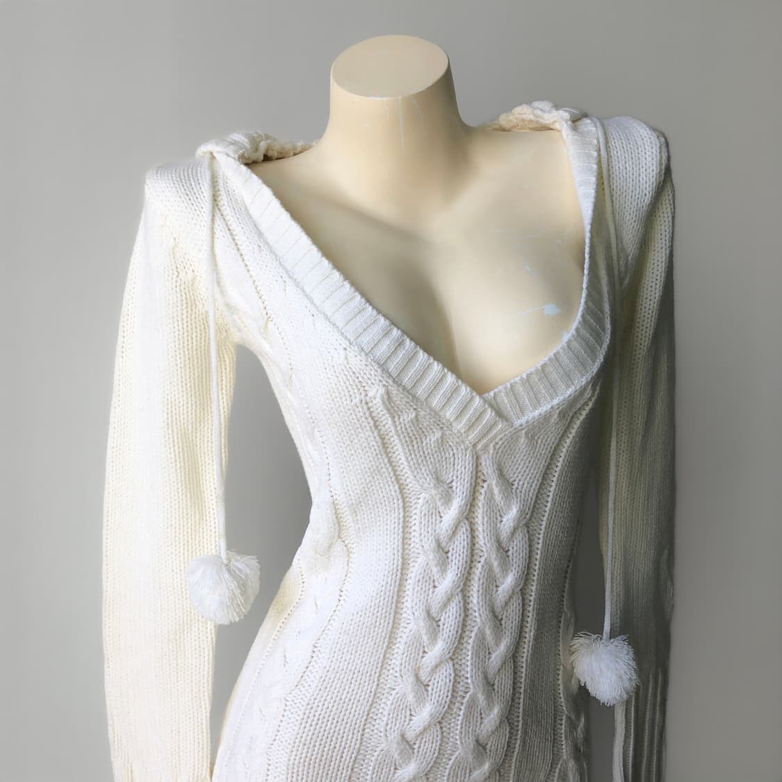 딥 브이넥 방울 미니 니트 원피스 상품이미지2