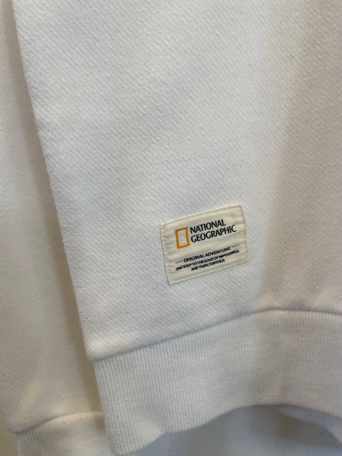 내셔널지오그래픽 화이트 맨투맨 상품이미지3