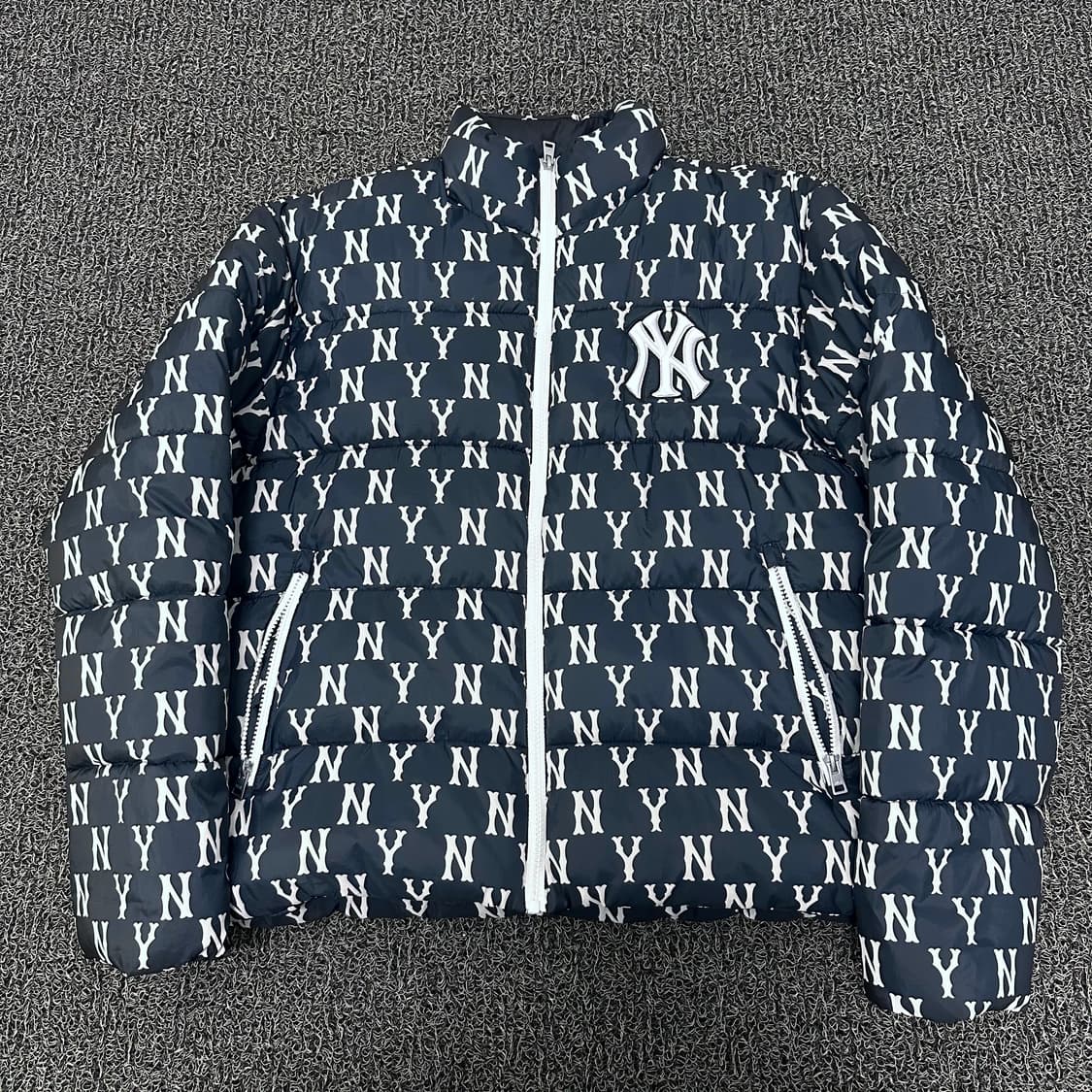 MLB 엠엘비 모노그램 양키스 패딩 점퍼 L 상품이미지1