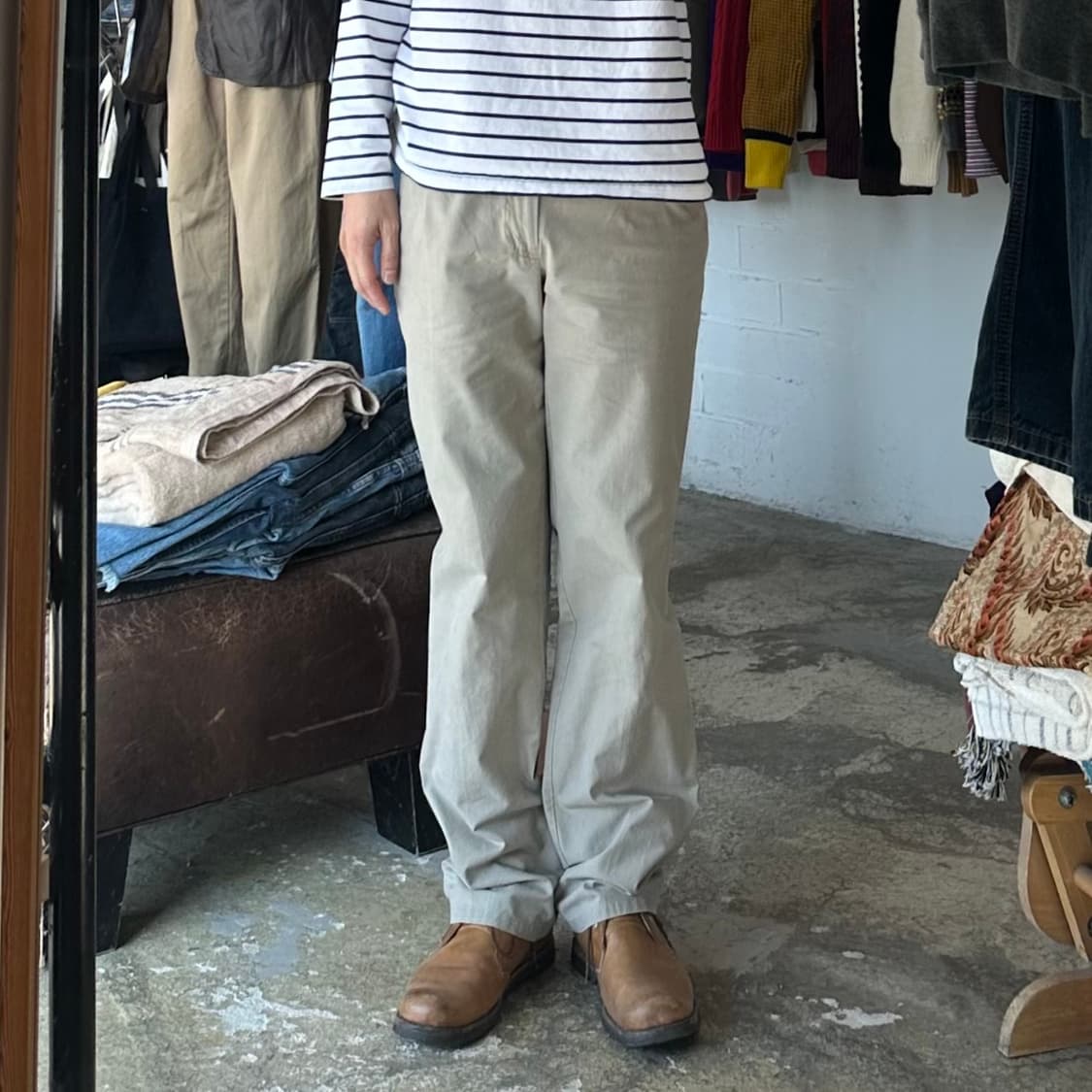 (착용컷) L.L.Bean 클래식 치노 팬츠 (남성용 29) 상품이미지3