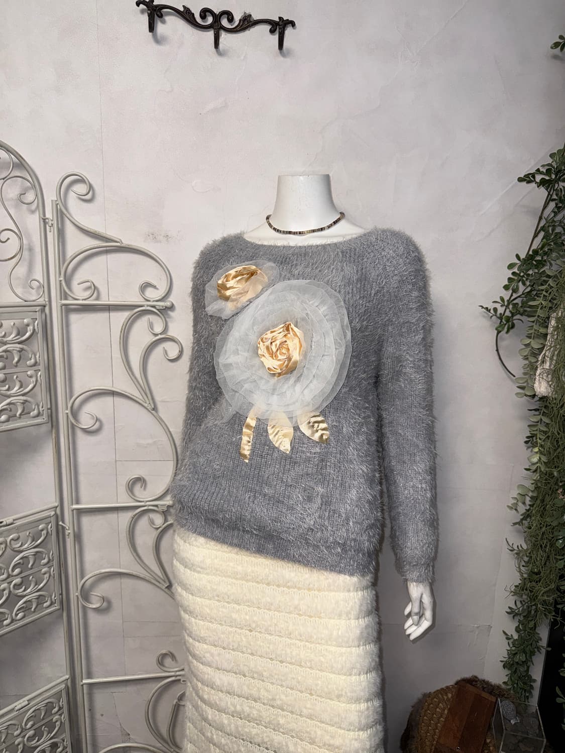 Gray flower corsage fur knit 상품이미지4