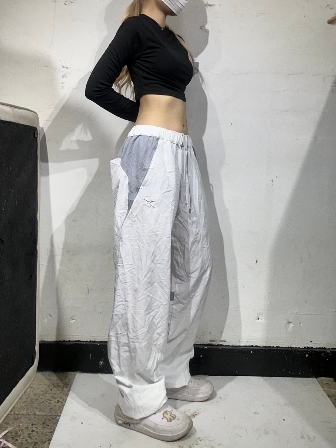 미즈노 화이트 그레이 로고 와이드 팬츠 XL 상품이미지1