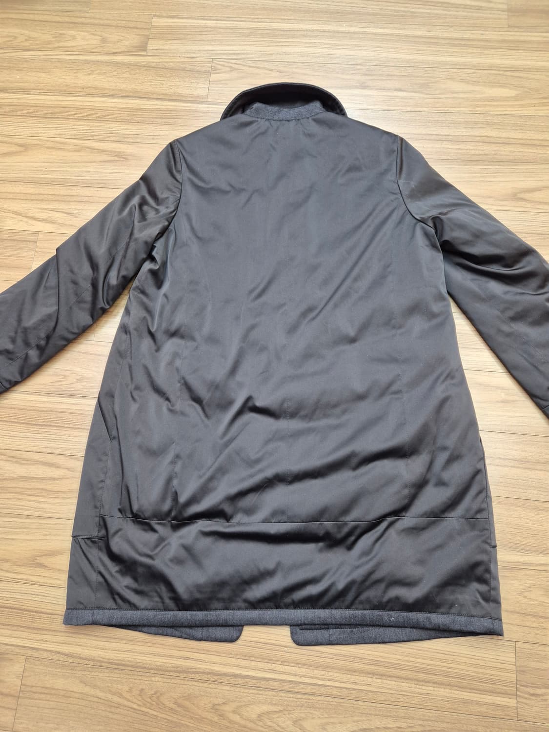 닥스 여성 코트 판매합니다. 겉감은 폴리에스터 100% 소재입니다. 사이 상품이미지2