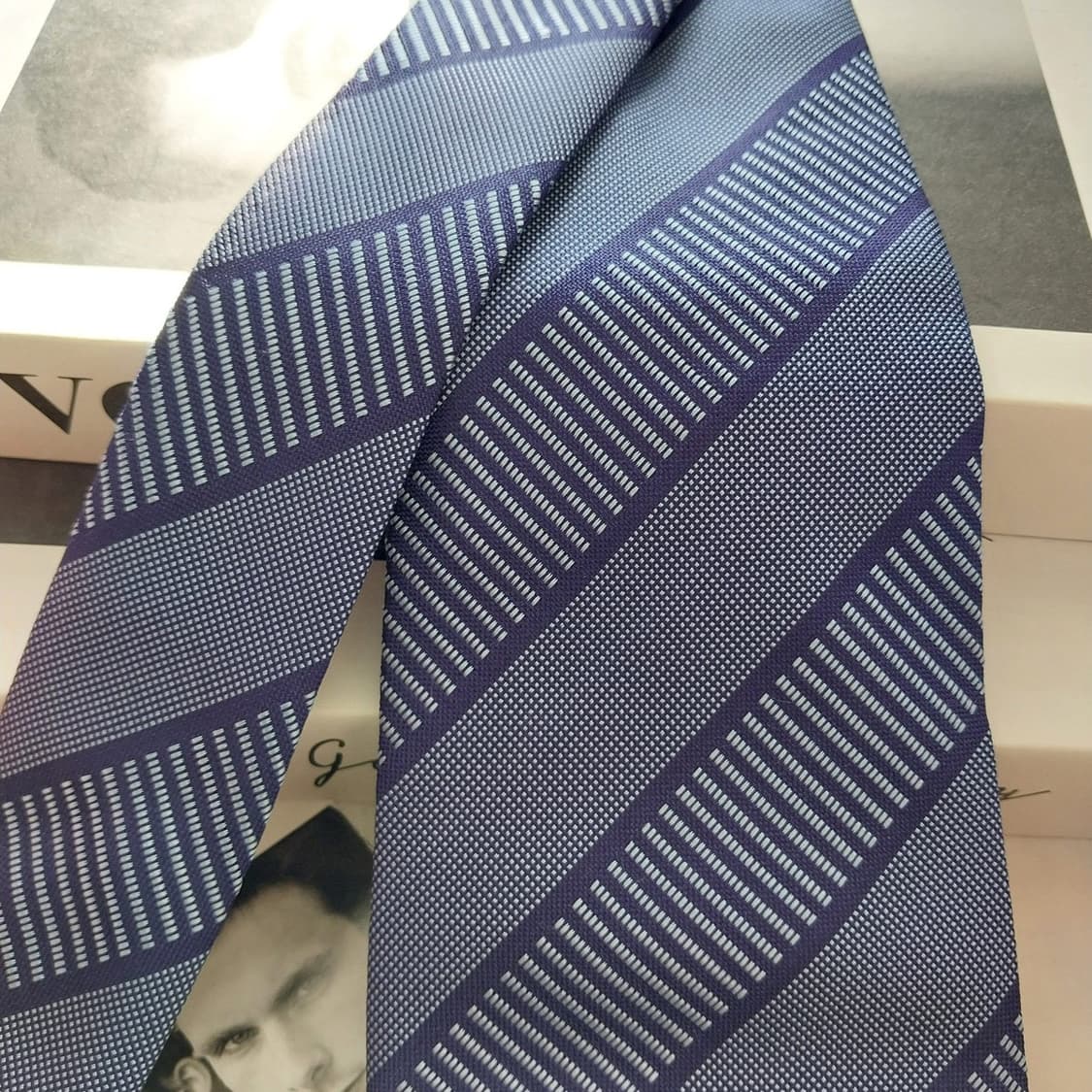 트루사르디 실크 스트라이프 자카드 넥타이 9.4cm A+등급 K1294
 상품이미지3