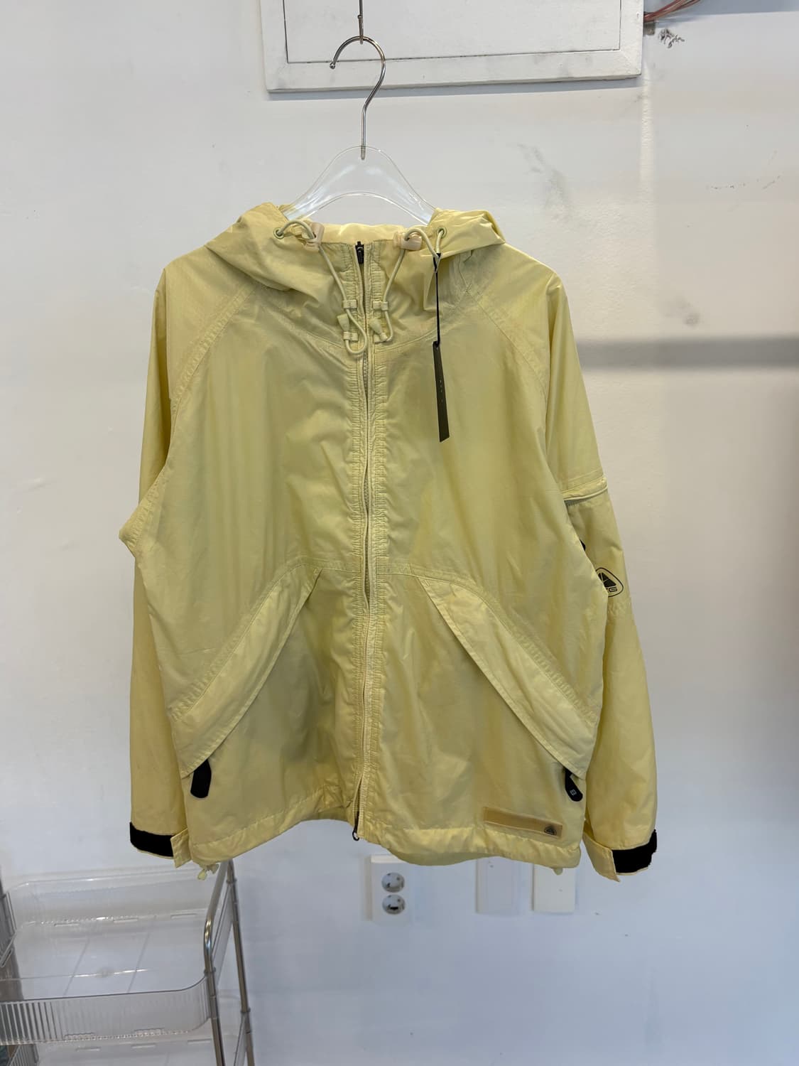 Nike ACG yellow windbreaker 상품이미지1
