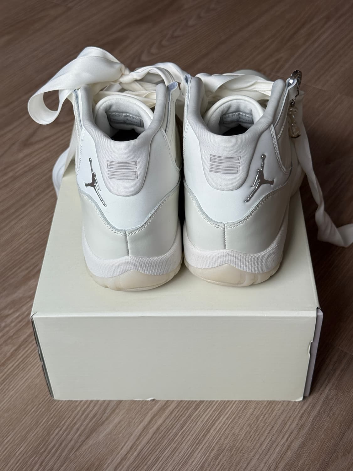 에어 조던 11 레트로 펄 250 상품이미지3