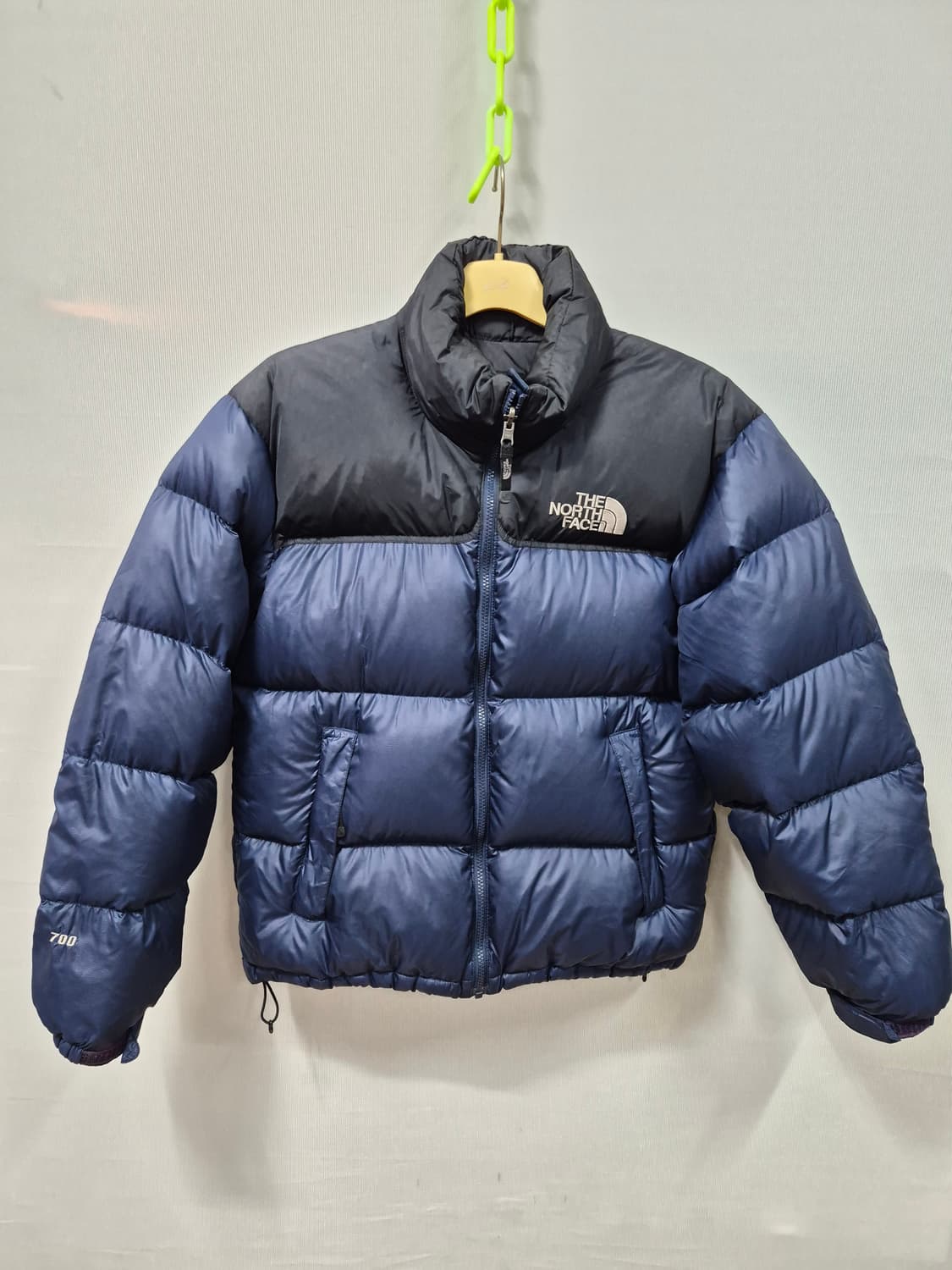 노스페이스 눕시 700 패딩 블랙/네이비 90 상품이미지1