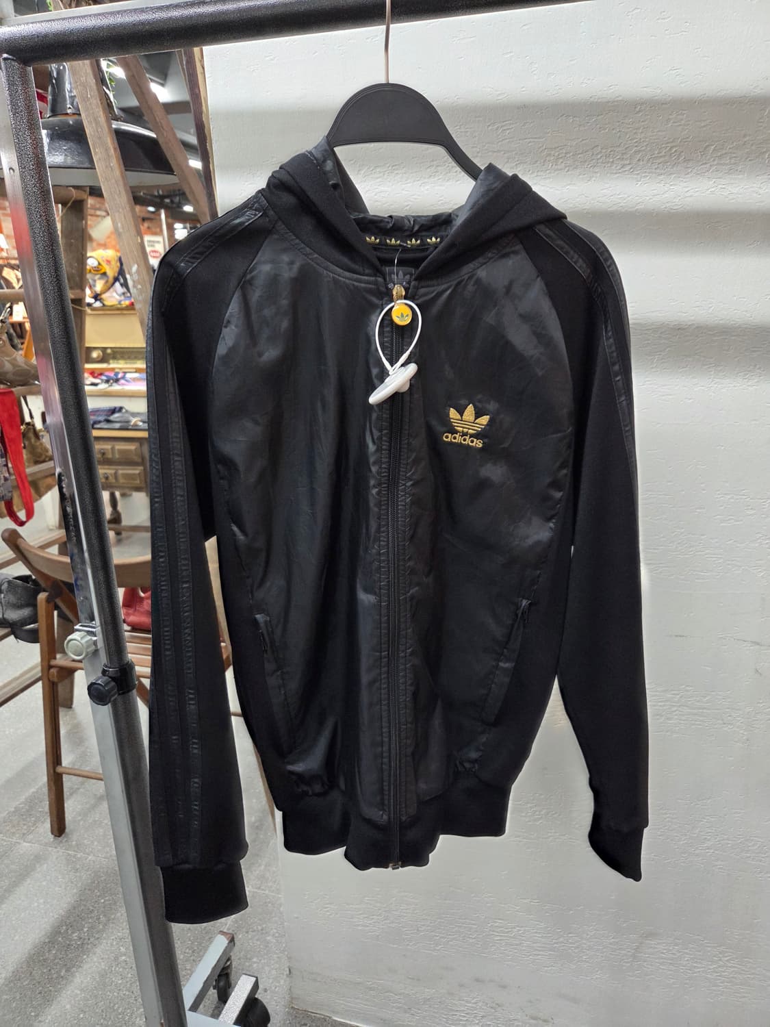 ADIDAS 아디다스 올블랙 골드져지💯 상품이미지1