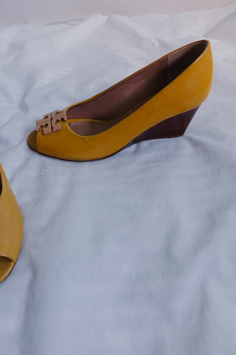 ToryBurch yellow wedge heel 상품이미지2