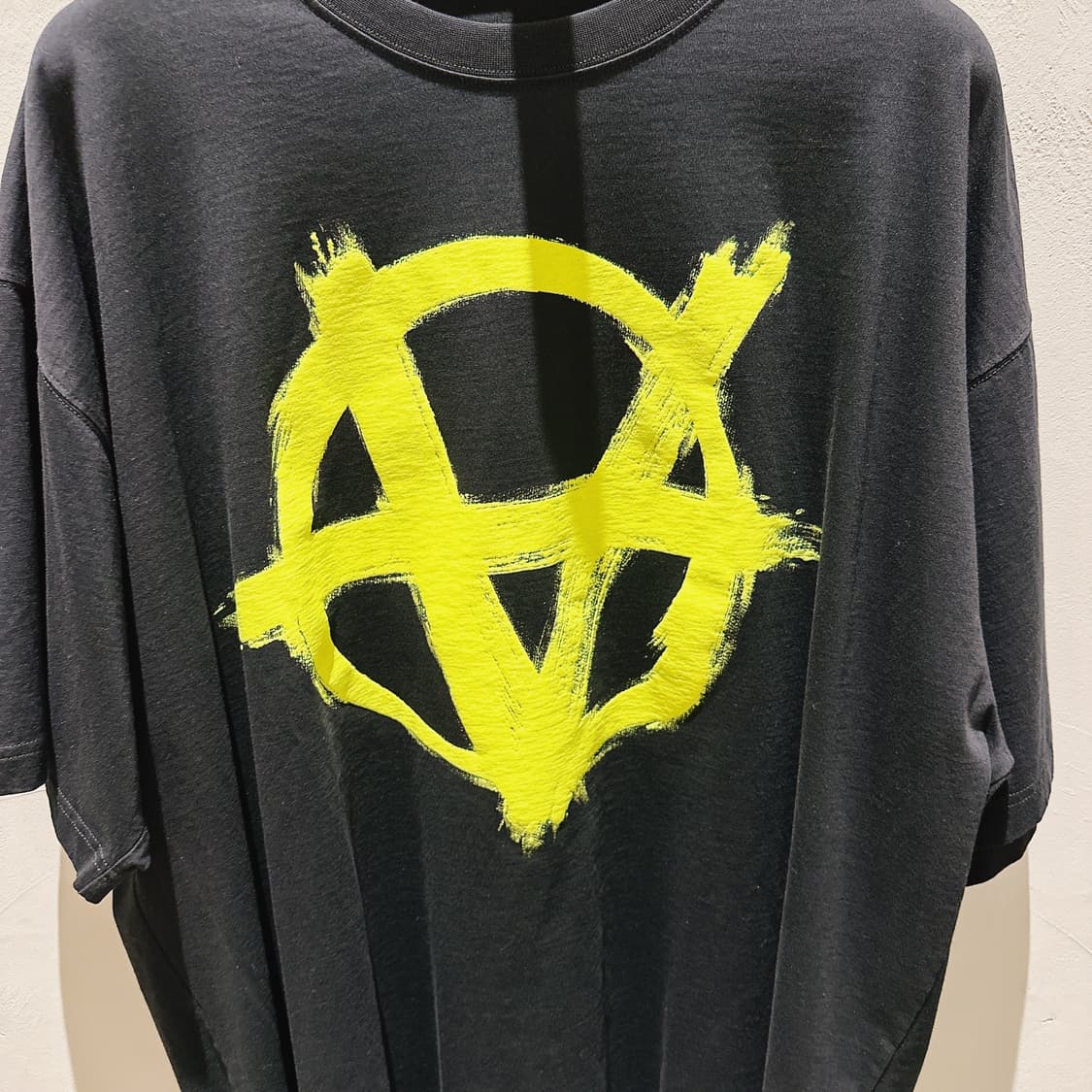 베트멍 유니섹스 더블 아나키 로고 오버사이즈 티 70% 상품이미지2
