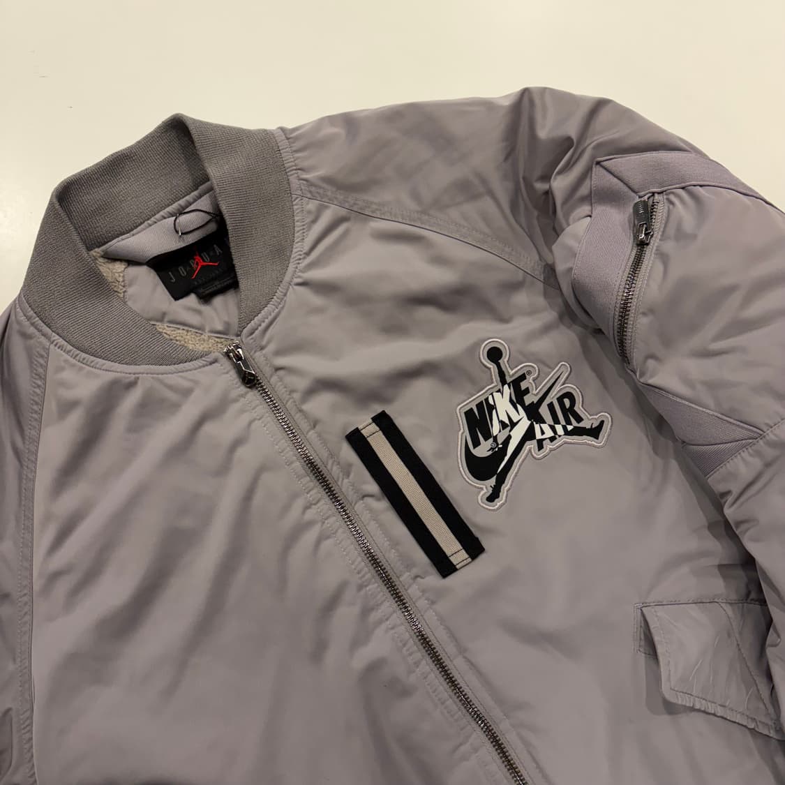 [M] 나이키 점프맨 윙스 조던 봄버 자켓 그레이 B600 상품이미지3