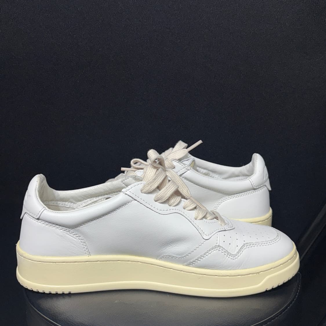 오트리 화이트 스니커즈 상품이미지3