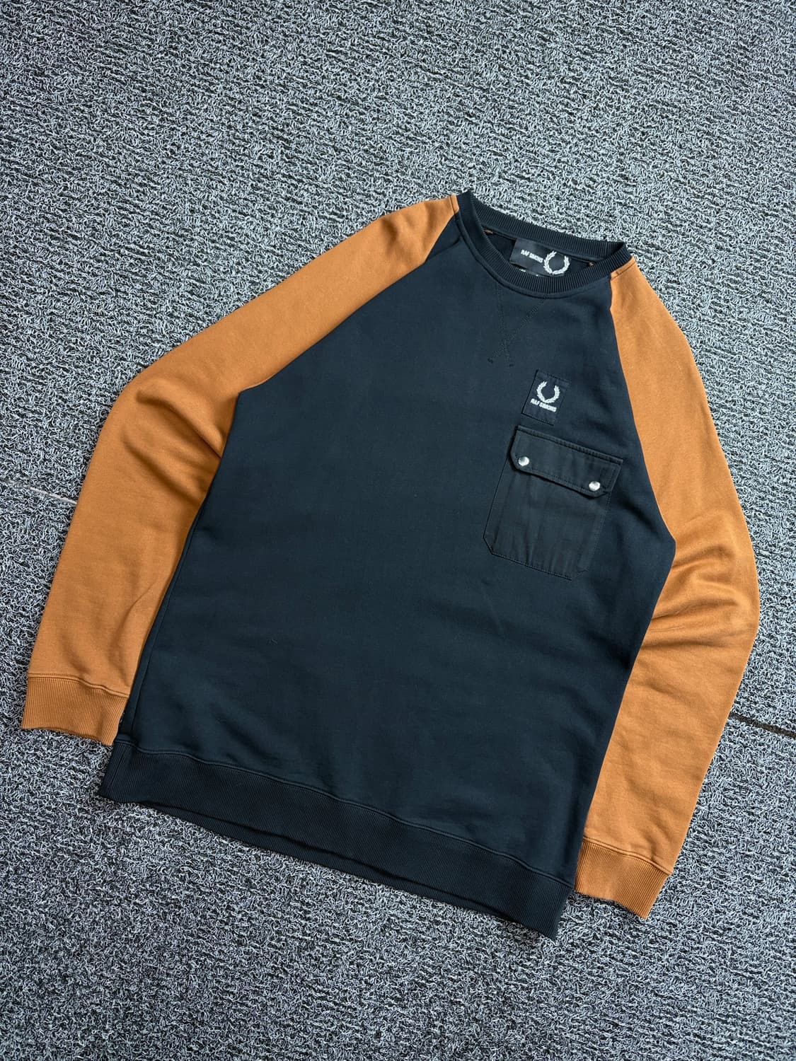프레드페리 X 라프시몬스 포켓 크루넥 스웻 셔츠 2085 상품이미지1