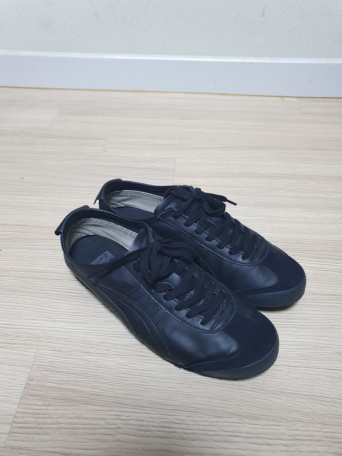 오니츠카타이거 멕시코66 블랙 레더 스니커즈 270 상품이미지2