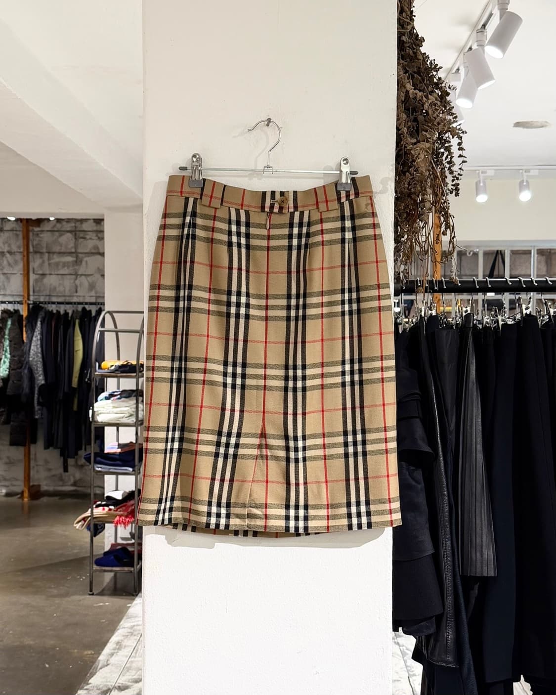 버버리 베이지 노바체크 미디스커트 상품이미지1
