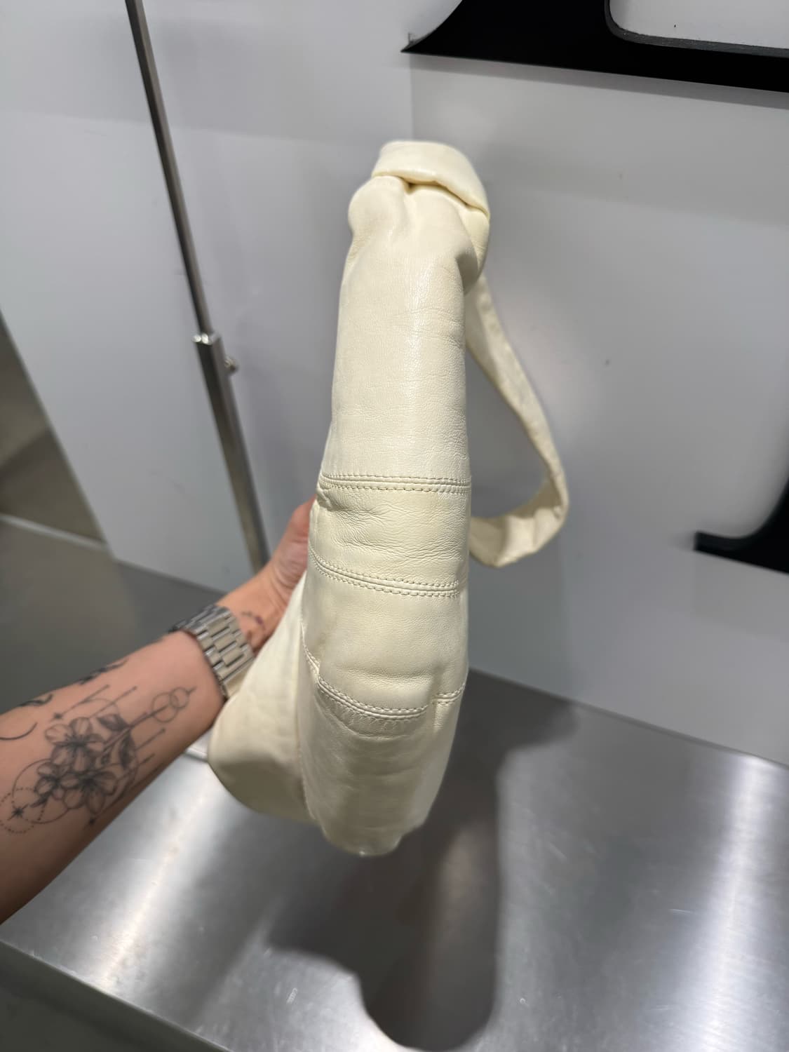 르메르 크로아상백 아이보리 스몰 상품이미지8