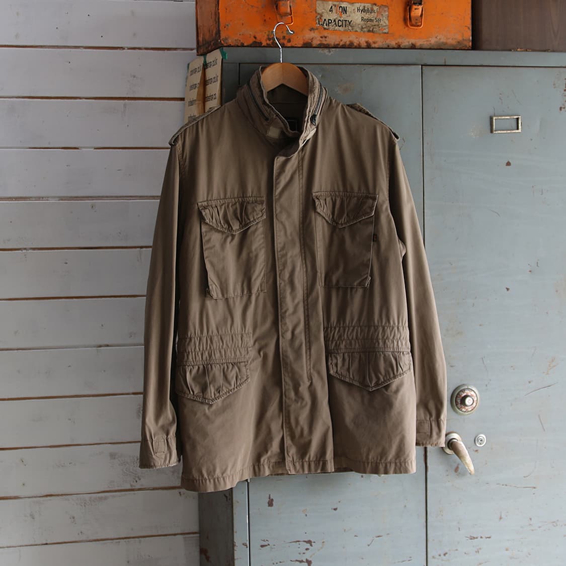 (착용컷) 알파 인더스트리 M-65 필드 자켓 (남성용 100) 상품이미지2