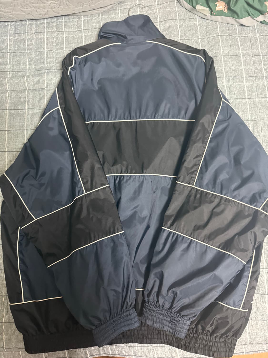 발렌시아가 사틴 bb로고 바람막이 44사이즈 상태양호 상품이미지2