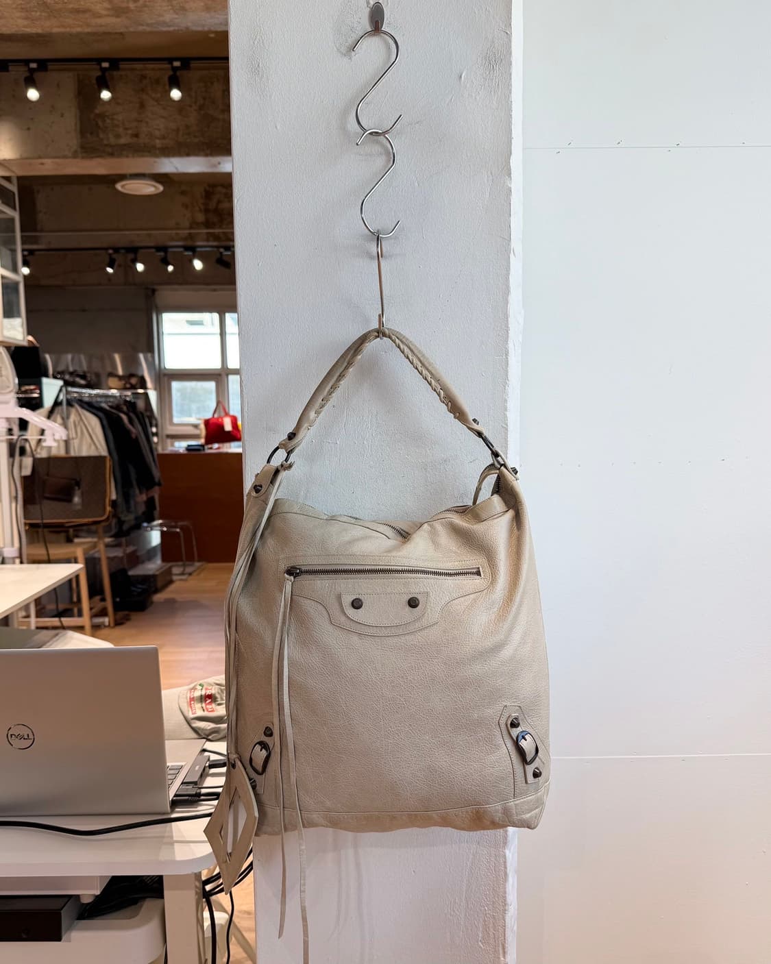 발렌시아가 베이지 클래식 데이 숄더백 상품이미지2