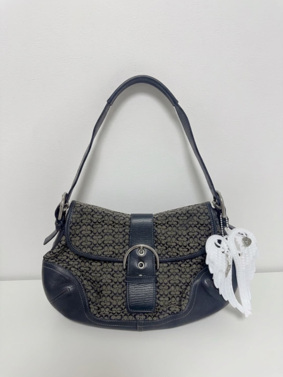 코치 시그니처 버클 레더 호보백 숄더백 상품이미지1