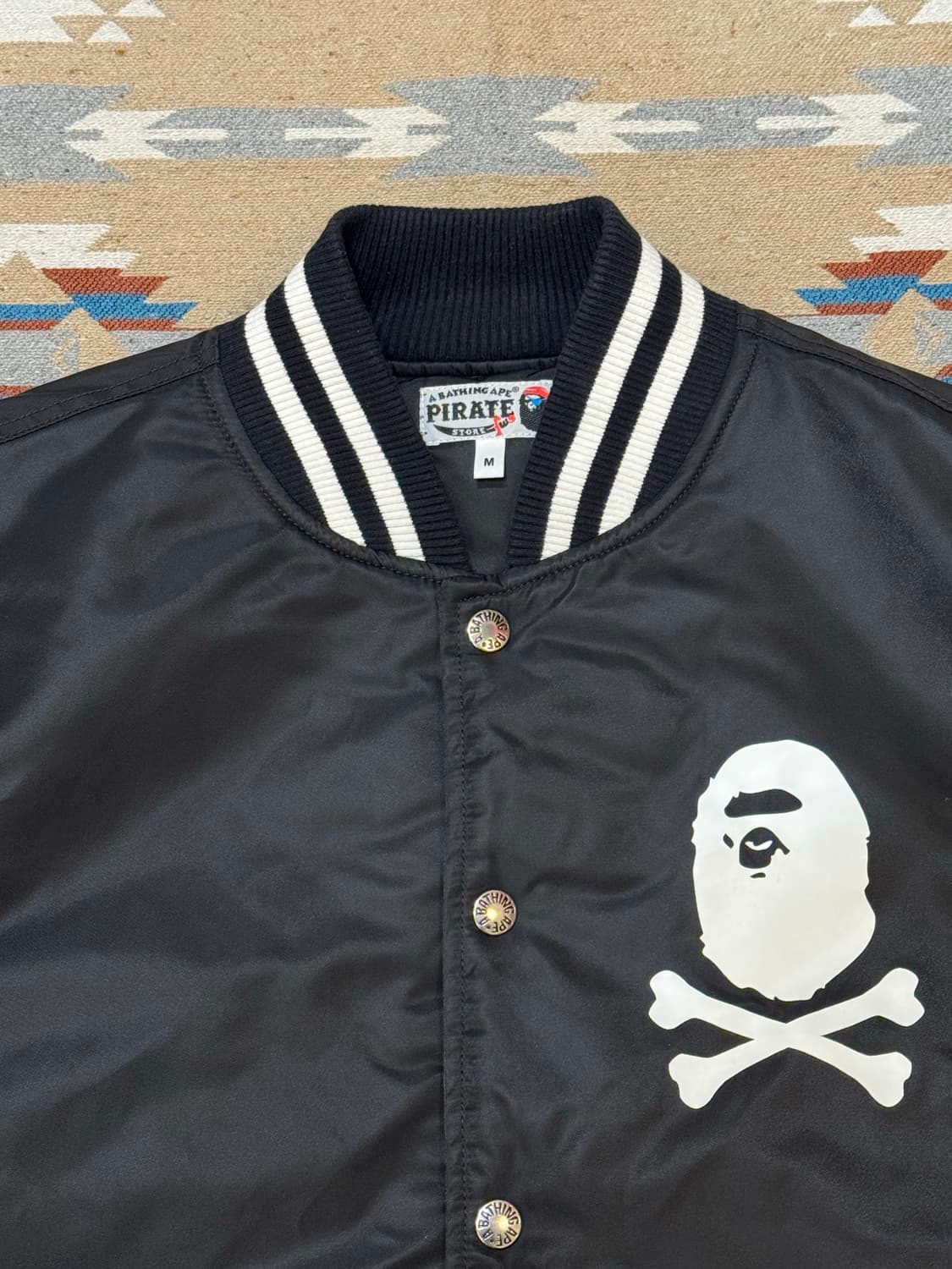 [M] 베이프 PIRATE 스토어 한정 바시티 자켓  상품이미지4