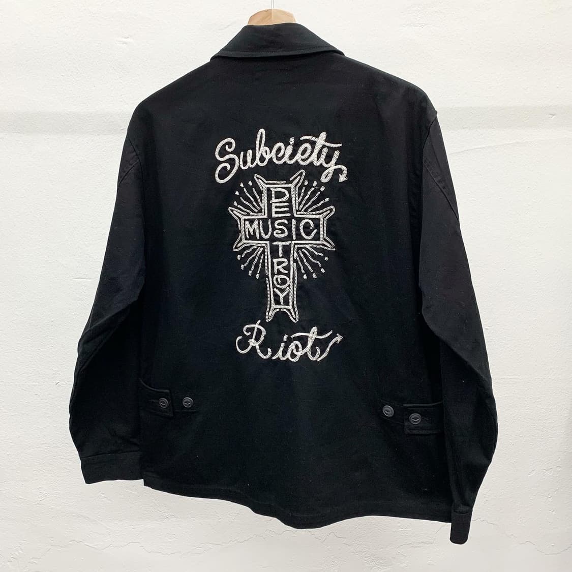 서브사이어티 블랙 레터링 십자가 자수 워크 자켓 상품이미지1