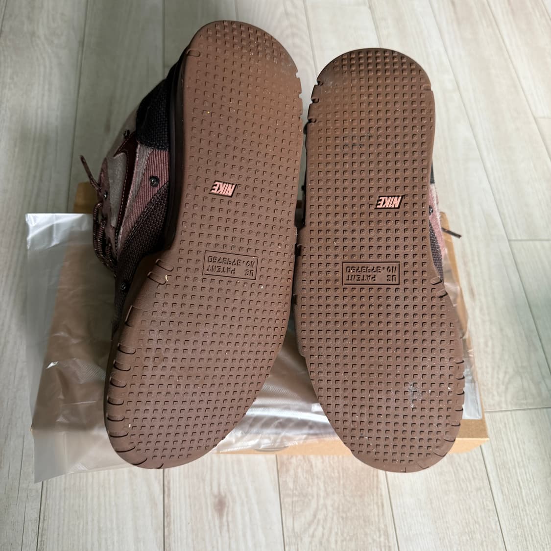 나이키 트레비스 스캇 에어트래이너 270 상품이미지2