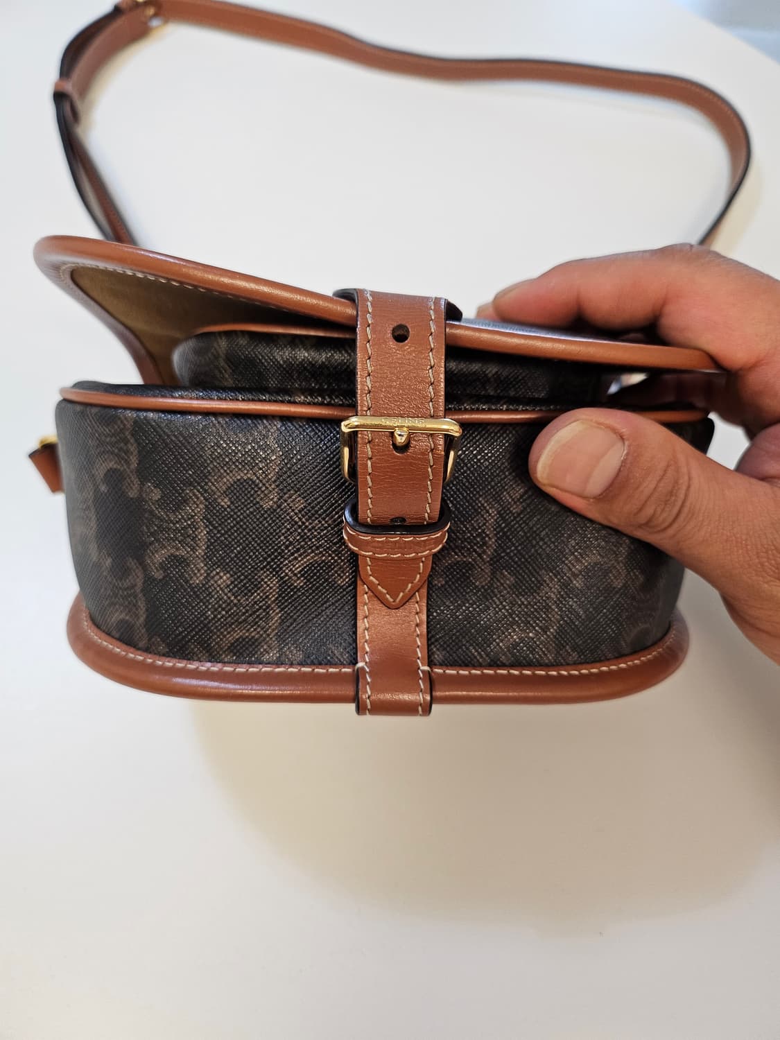 셀린느 트리오페 캔버스 폴코백 미디엄 상품이미지2