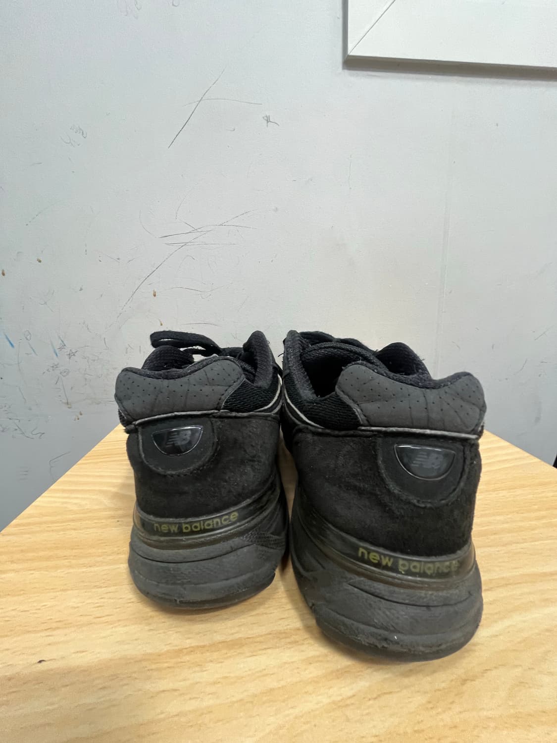 뉴발란스 990v4 트리플블랙 260  상품이미지3