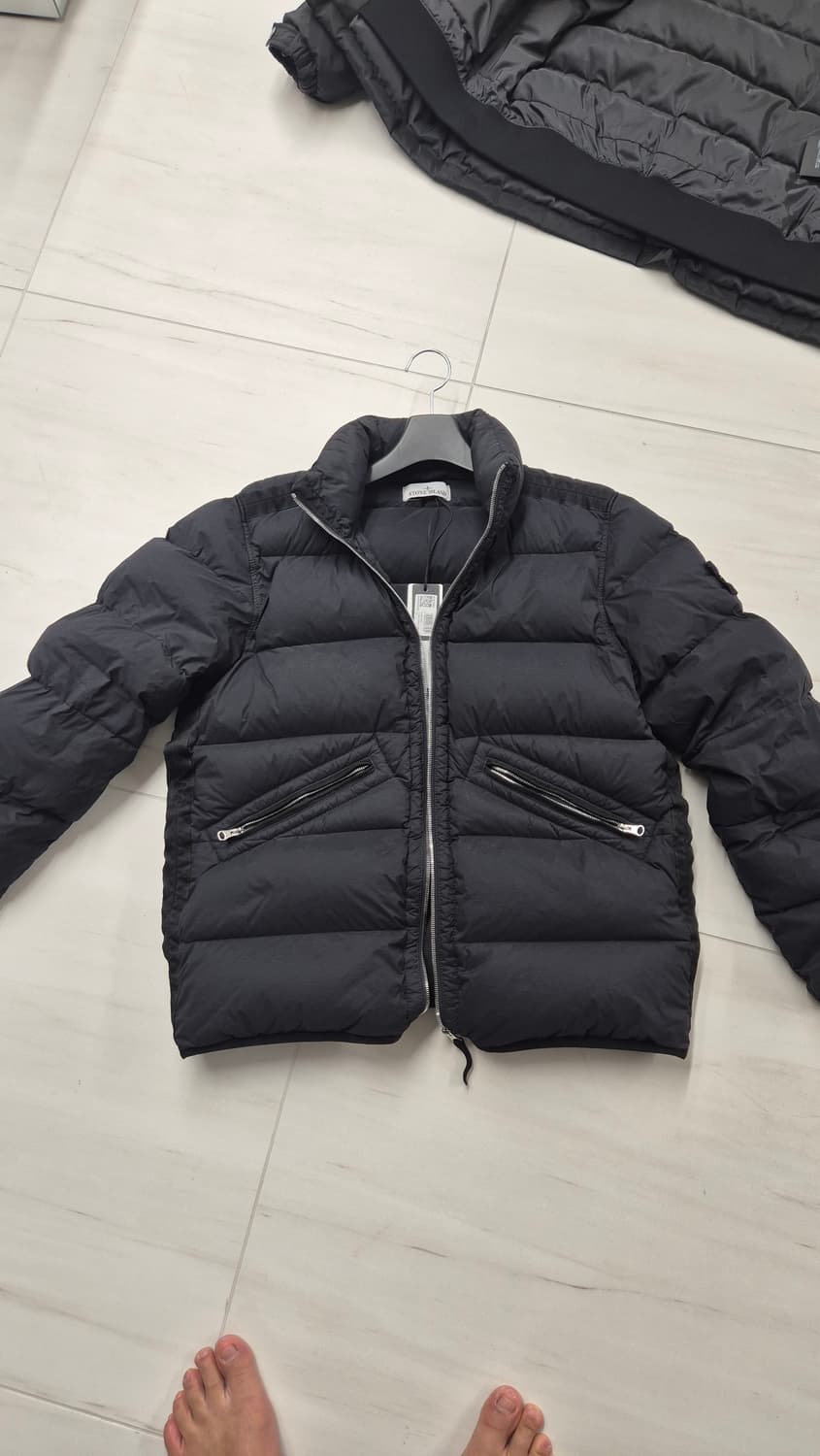 스톤아일랜드 심리스 다운 블랙 24fw M사이즈 상품이미지1