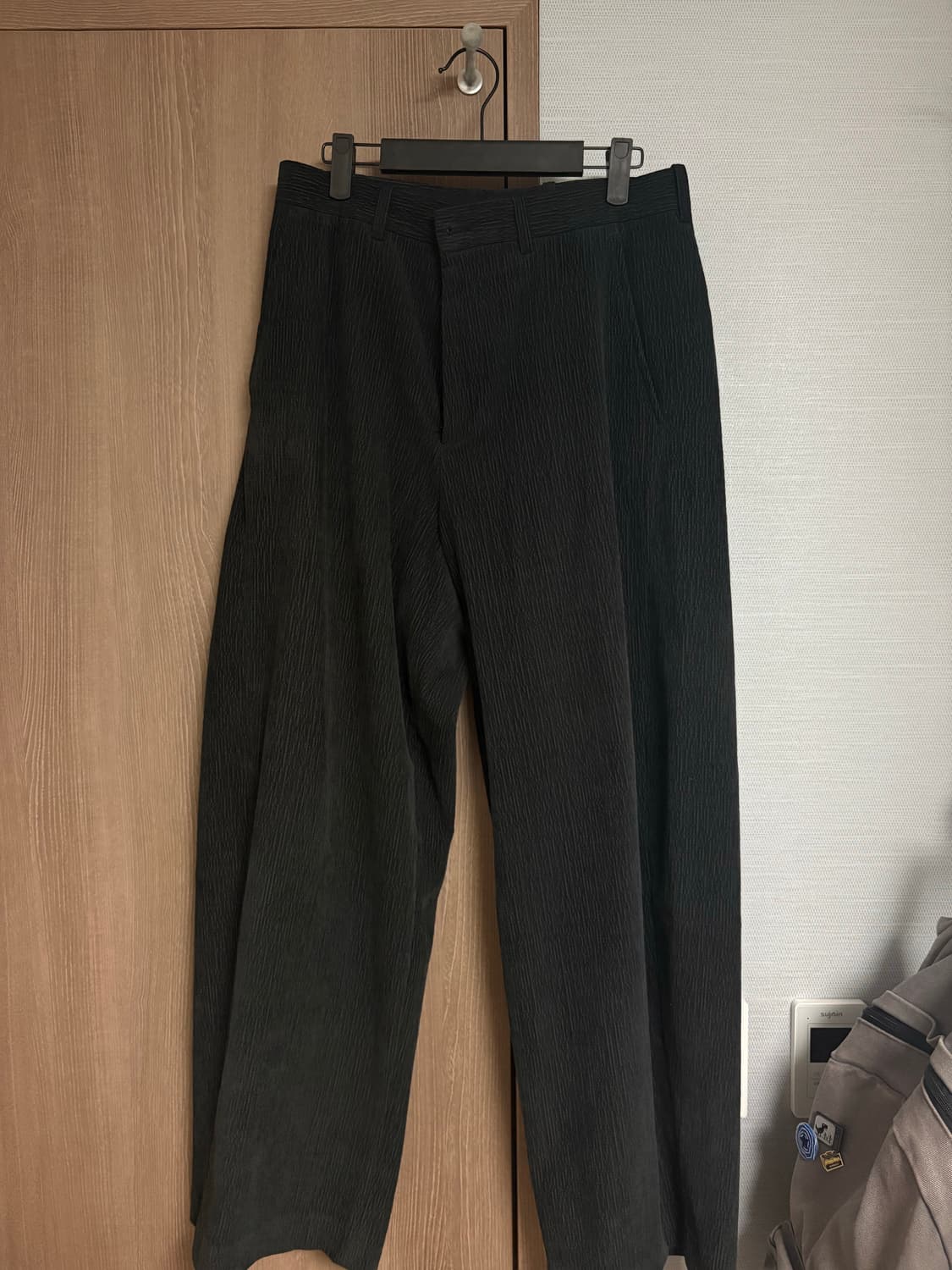 [2] 해칭룸 범퓨로이 트라우저 차콜 와이드 커브진 bumpuroy 상품이미지2