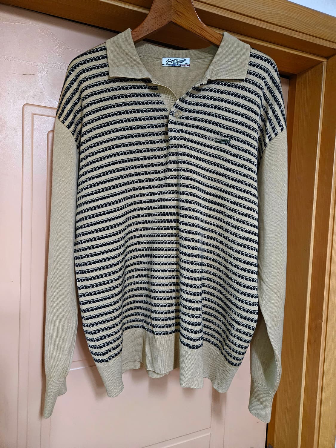 크로커다일 스트라이프 카라 니트  상품이미지1