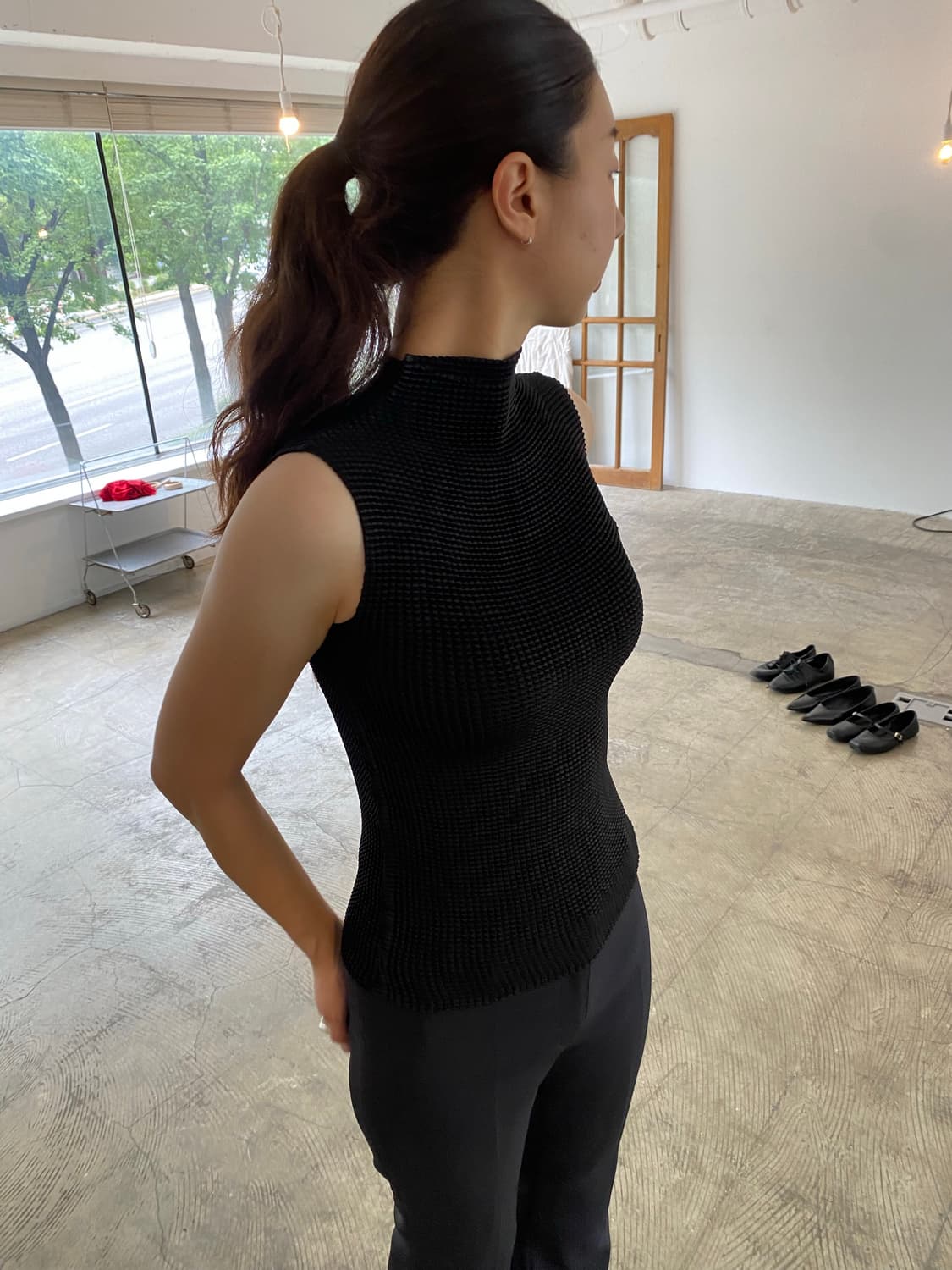 플리츠 터틀넥 슬리브리스 상품이미지4