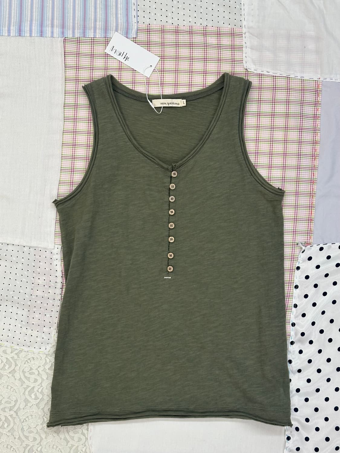 버튼 디테일 그린 슬리브리스 상품이미지4