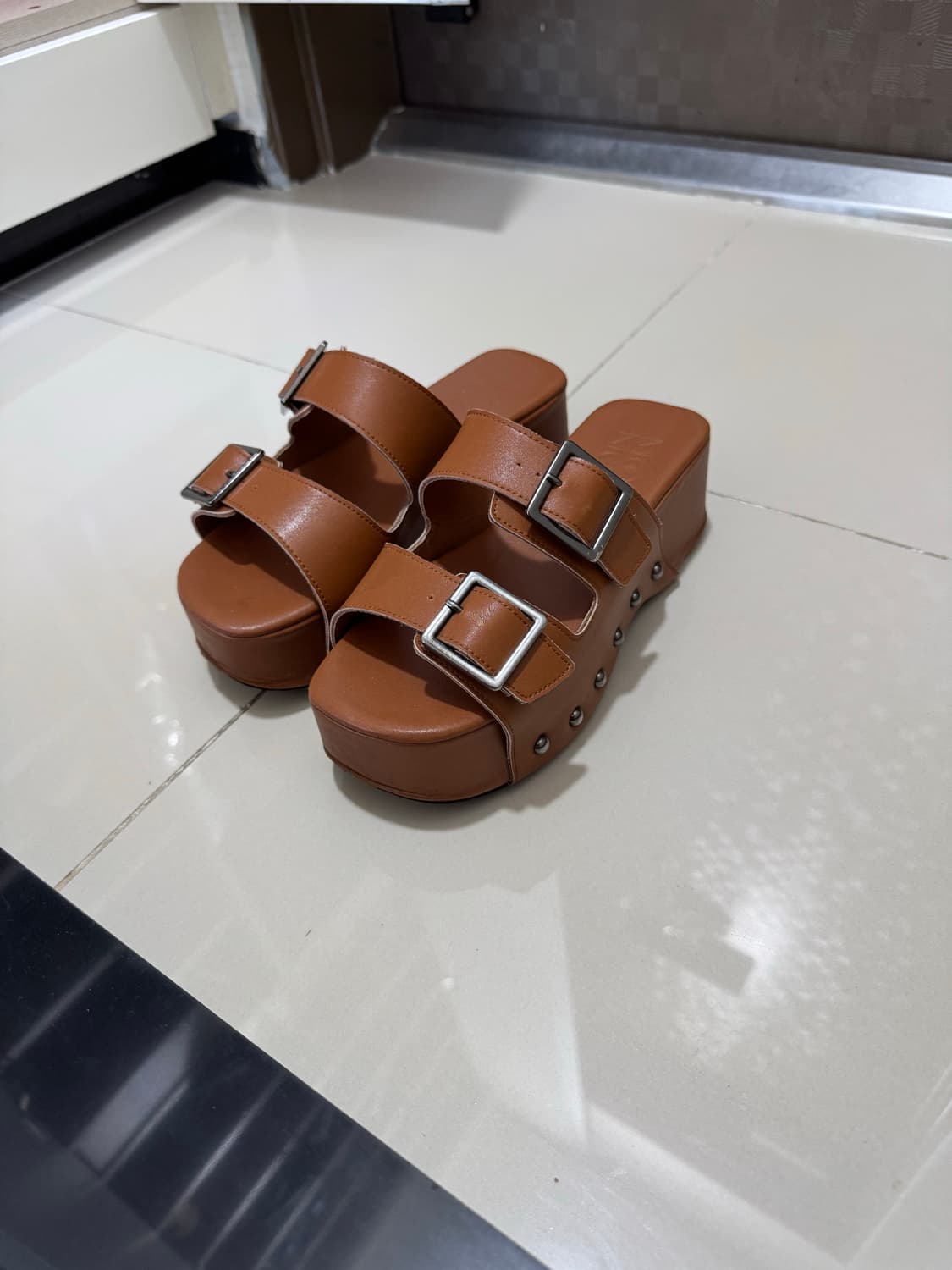 무드나잇 벨크로 샌들 브라운 225 상품이미지3