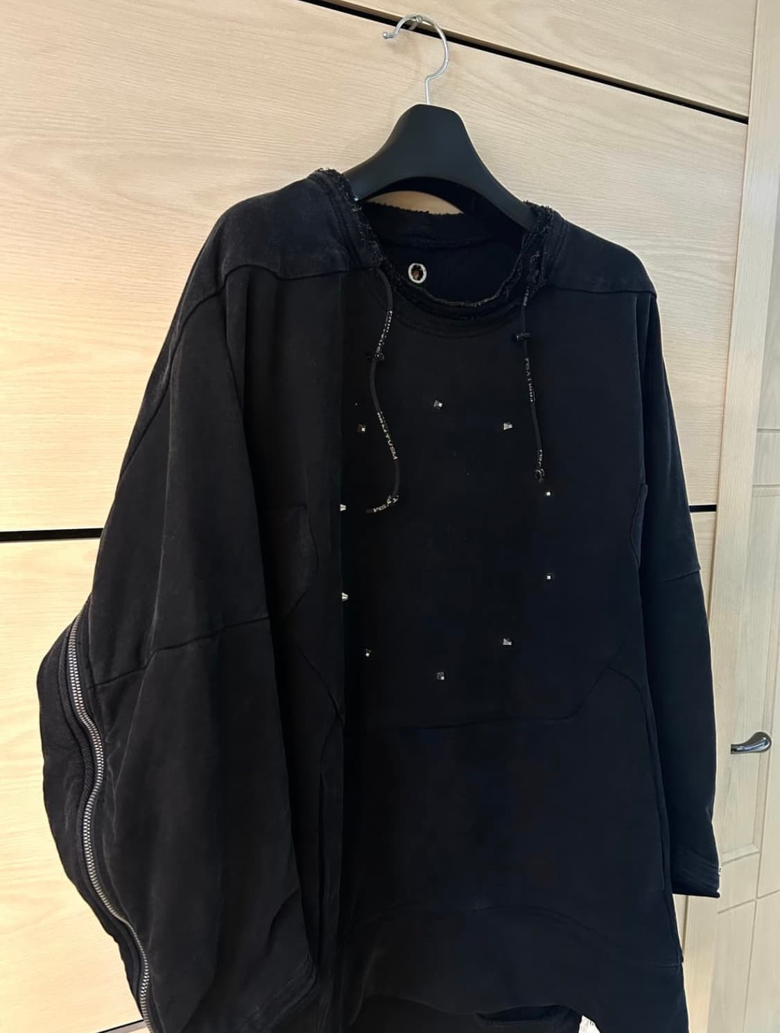 HAMCUS ZIPPER SLEEVE PULLOVER WITH MAYA  상품이미지5