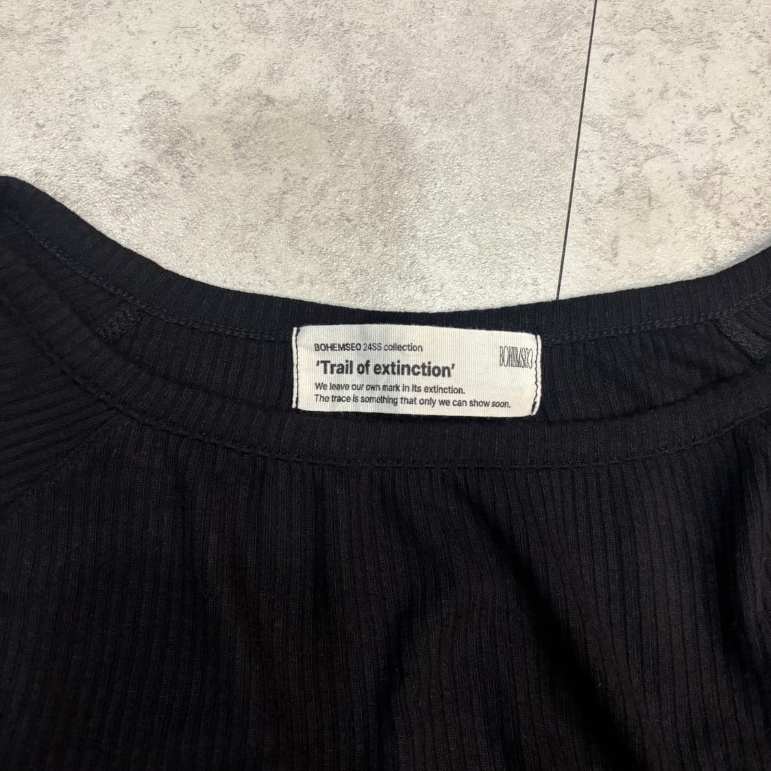 보헤미안서울) Loose Boat Neck Long Sleeve BK F 상품이미지5