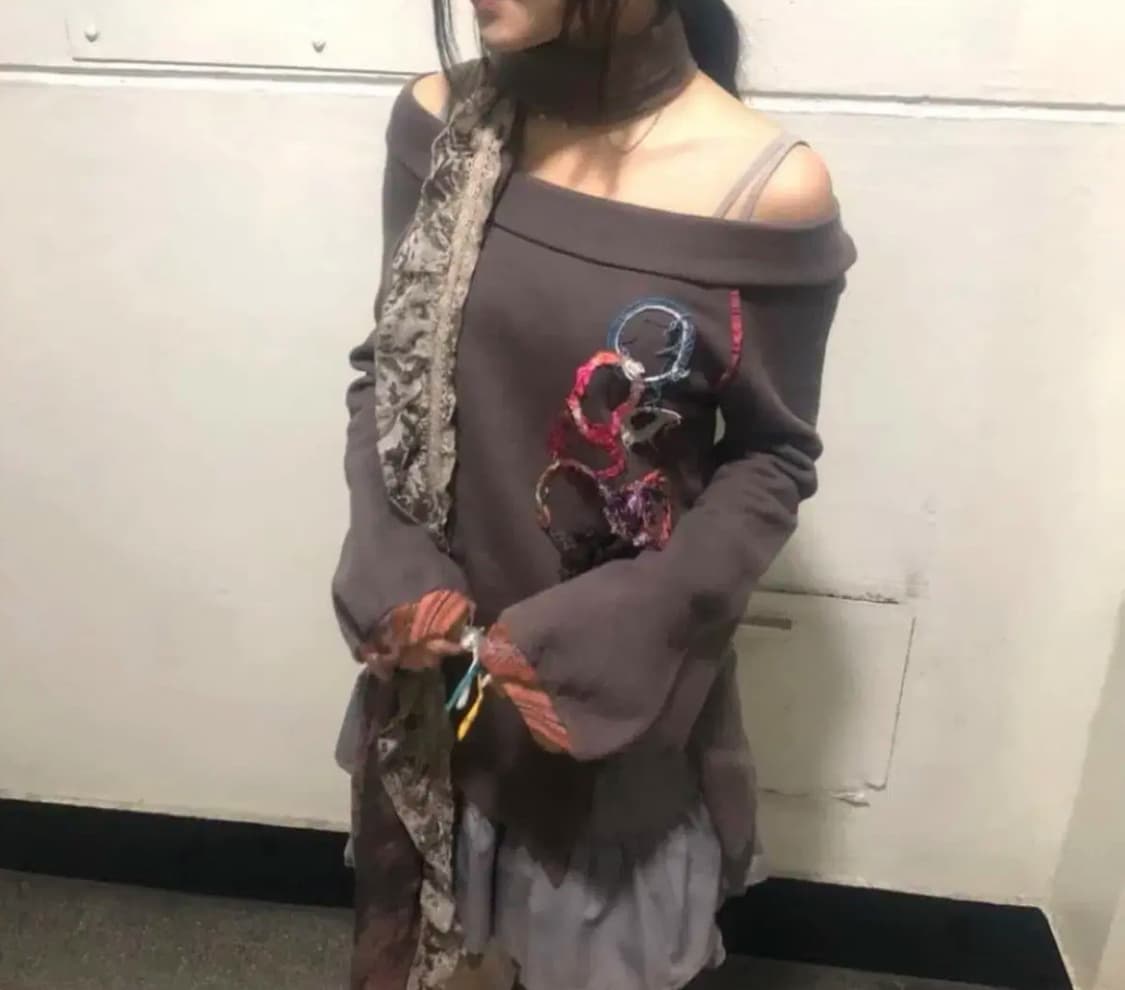 파우닝 빈티지 오프숄더 맨투맨 상품이미지2