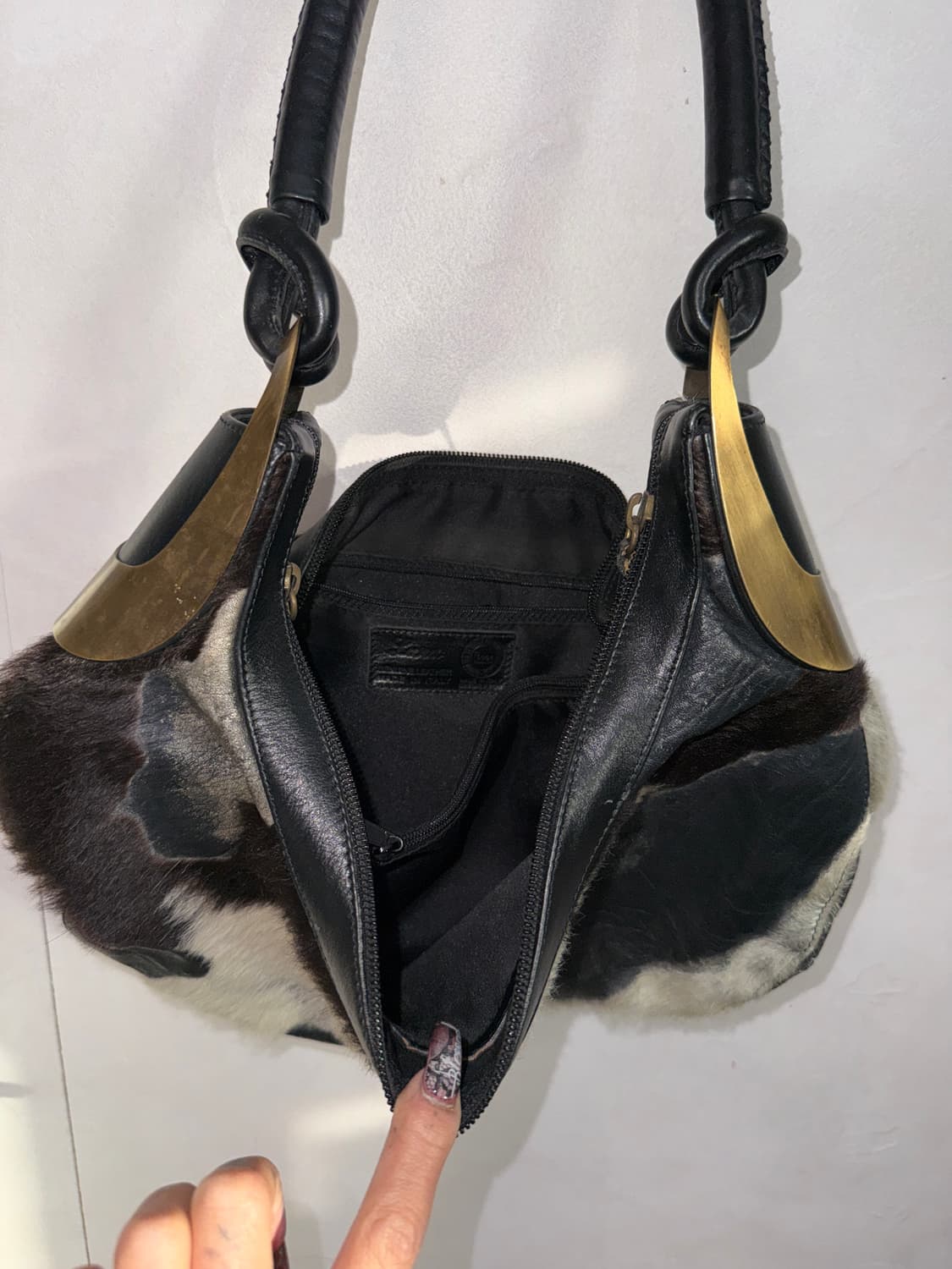 TIME black & white calf fur cow skin 숄더백 상품이미지6